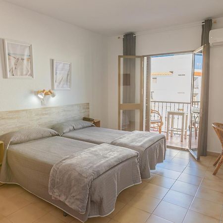 קוניל דה לה פרונטרה Hotel Tres Jotas Conil מראה חיצוני תמונה
