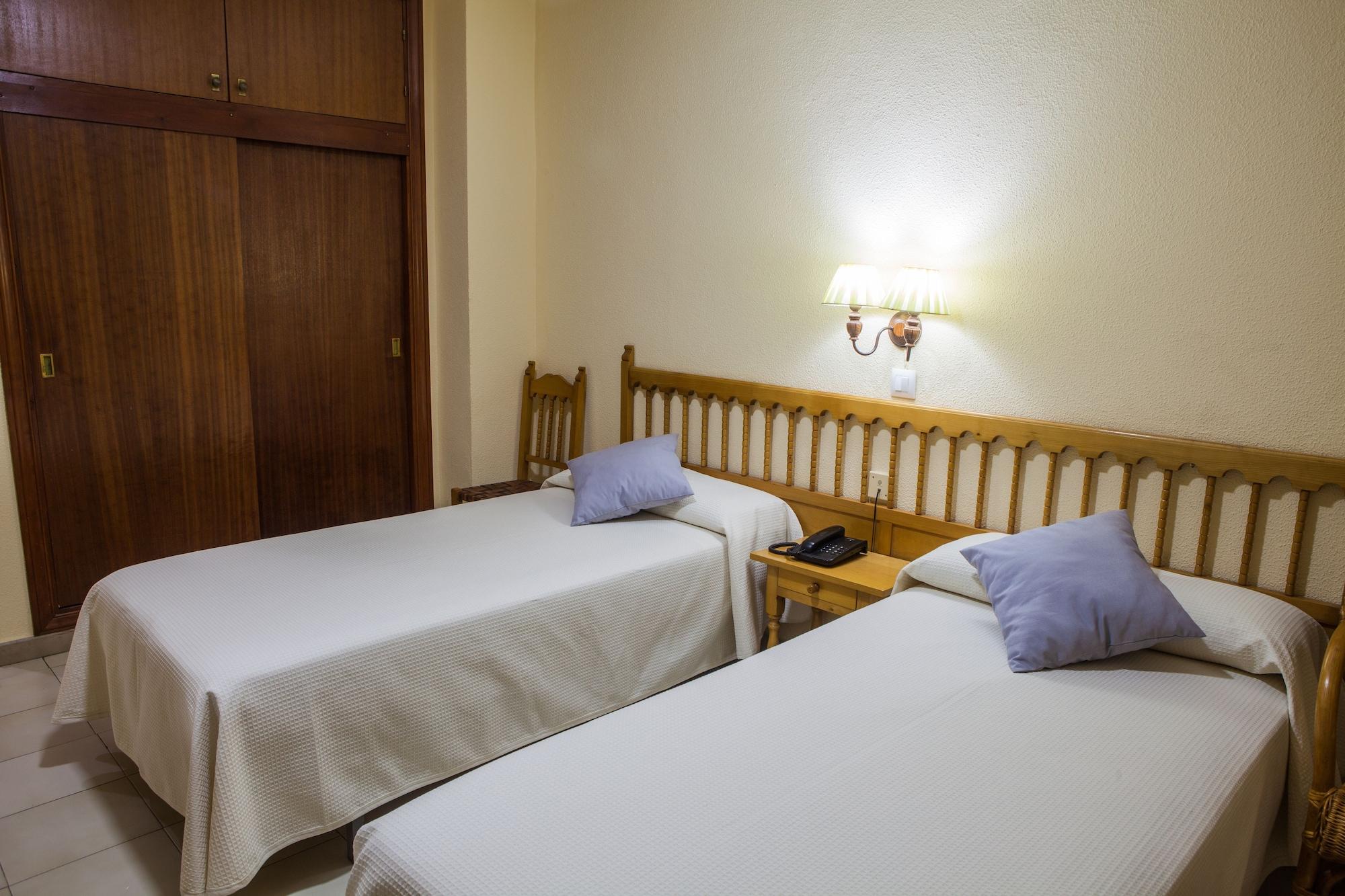 קוניל דה לה פרונטרה Hotel Tres Jotas Conil מראה חיצוני תמונה