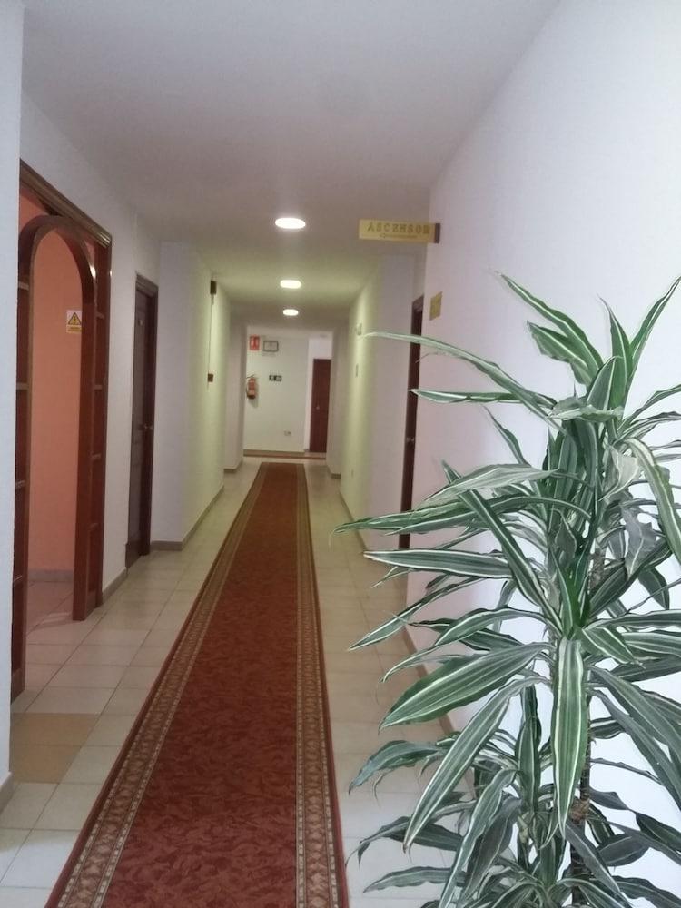 קוניל דה לה פרונטרה Hotel Tres Jotas Conil מראה חיצוני תמונה