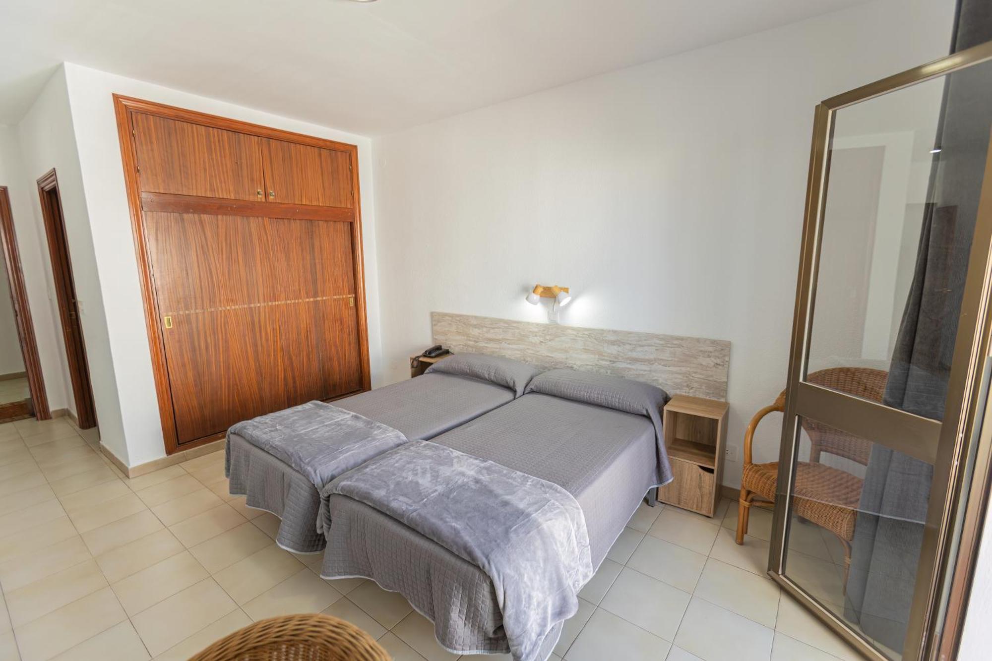 קוניל דה לה פרונטרה Hotel Tres Jotas Conil מראה חיצוני תמונה