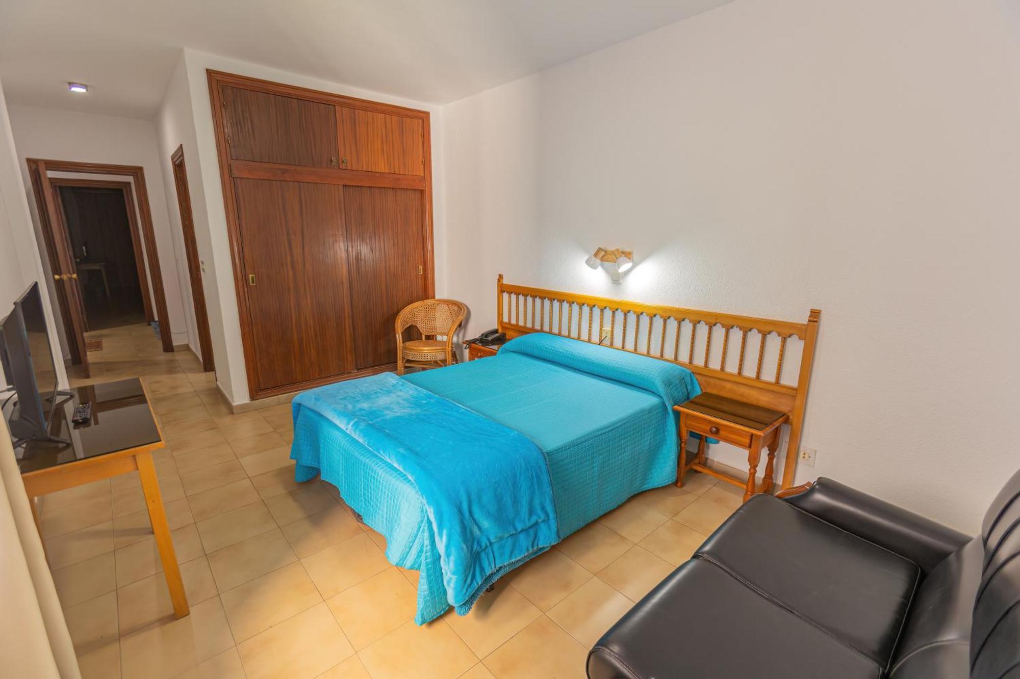 קוניל דה לה פרונטרה Hotel Tres Jotas Conil מראה חיצוני תמונה