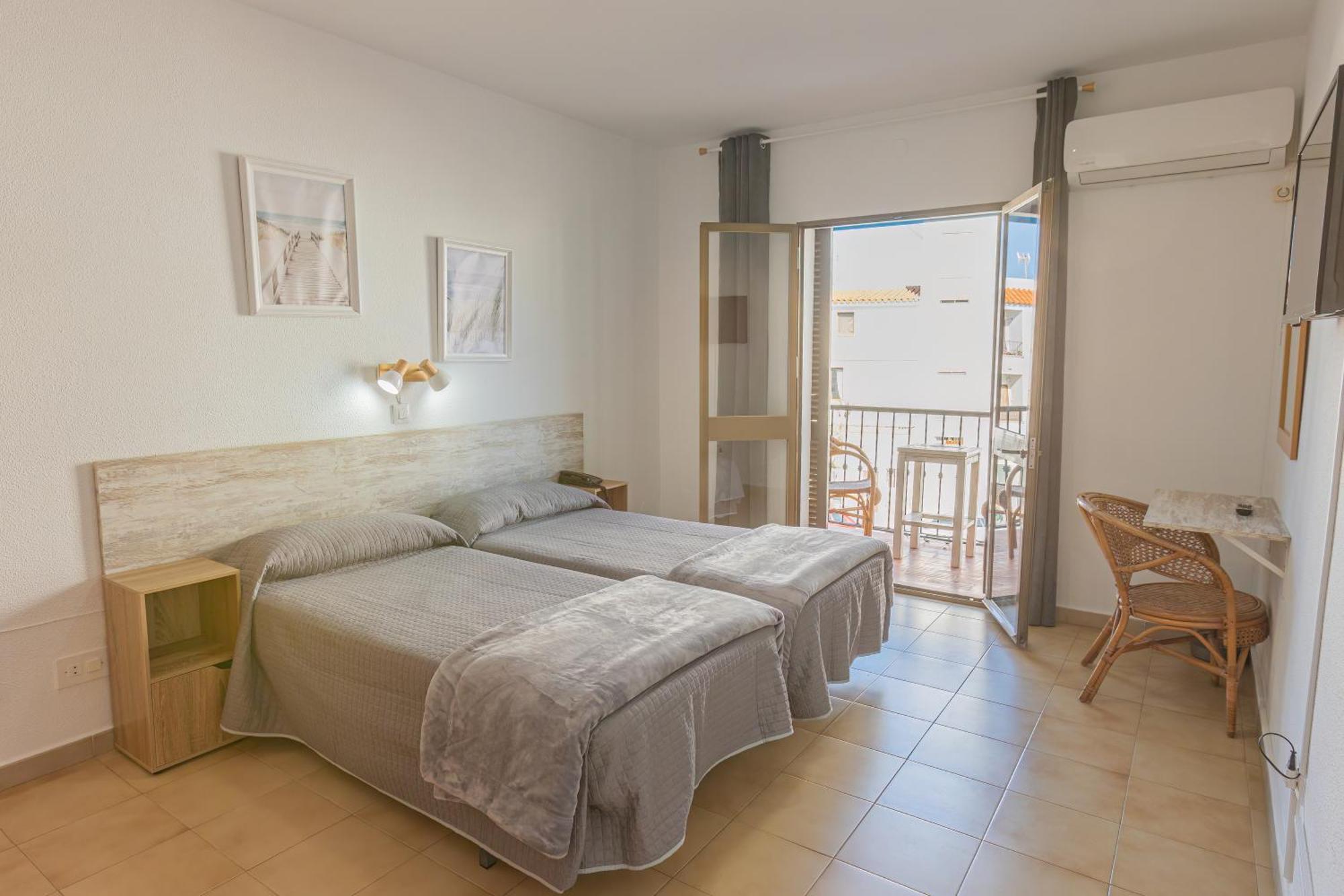 קוניל דה לה פרונטרה Hotel Tres Jotas Conil מראה חיצוני תמונה