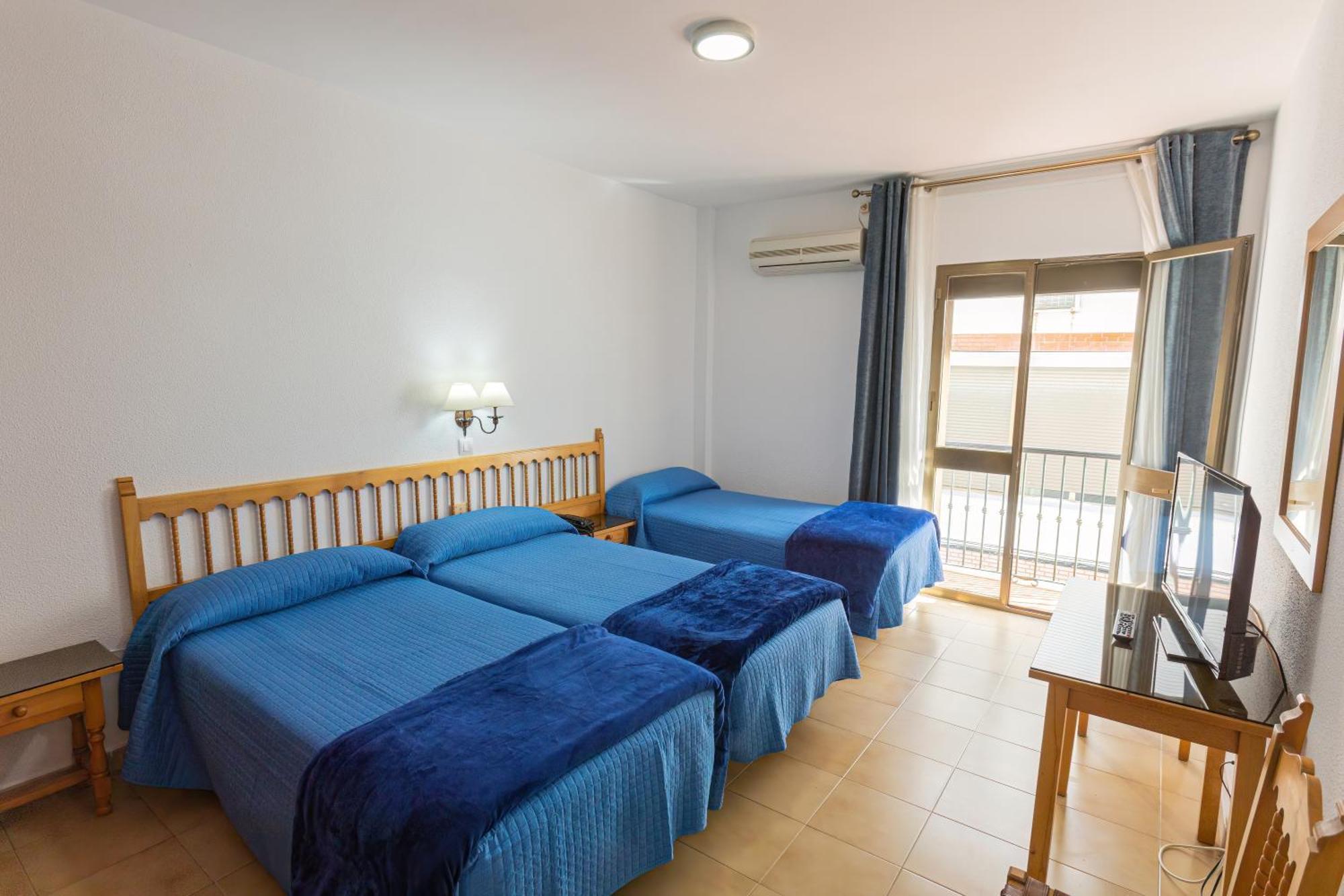 קוניל דה לה פרונטרה Hotel Tres Jotas Conil מראה חיצוני תמונה