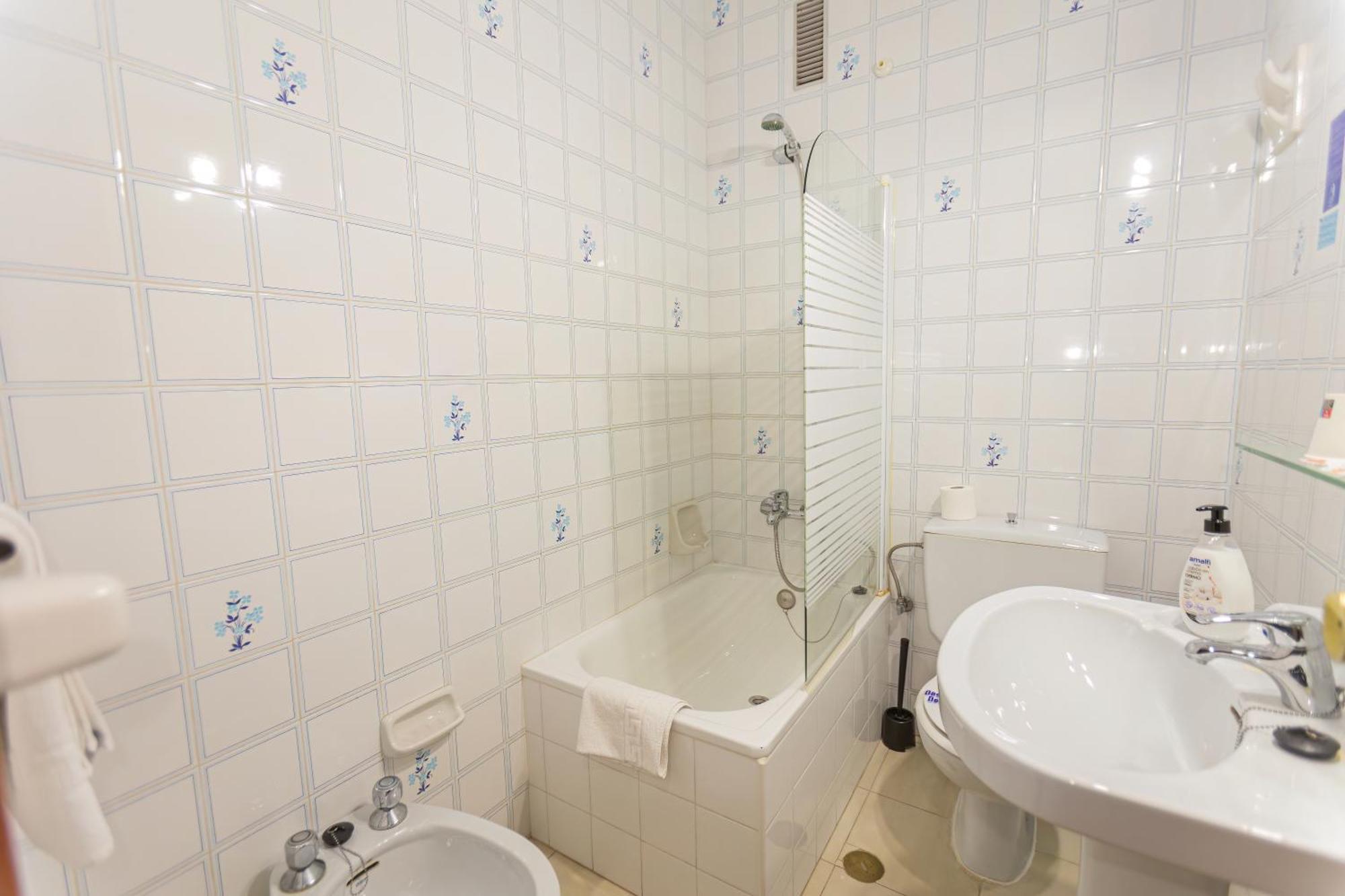 קוניל דה לה פרונטרה Hotel Tres Jotas Conil מראה חיצוני תמונה