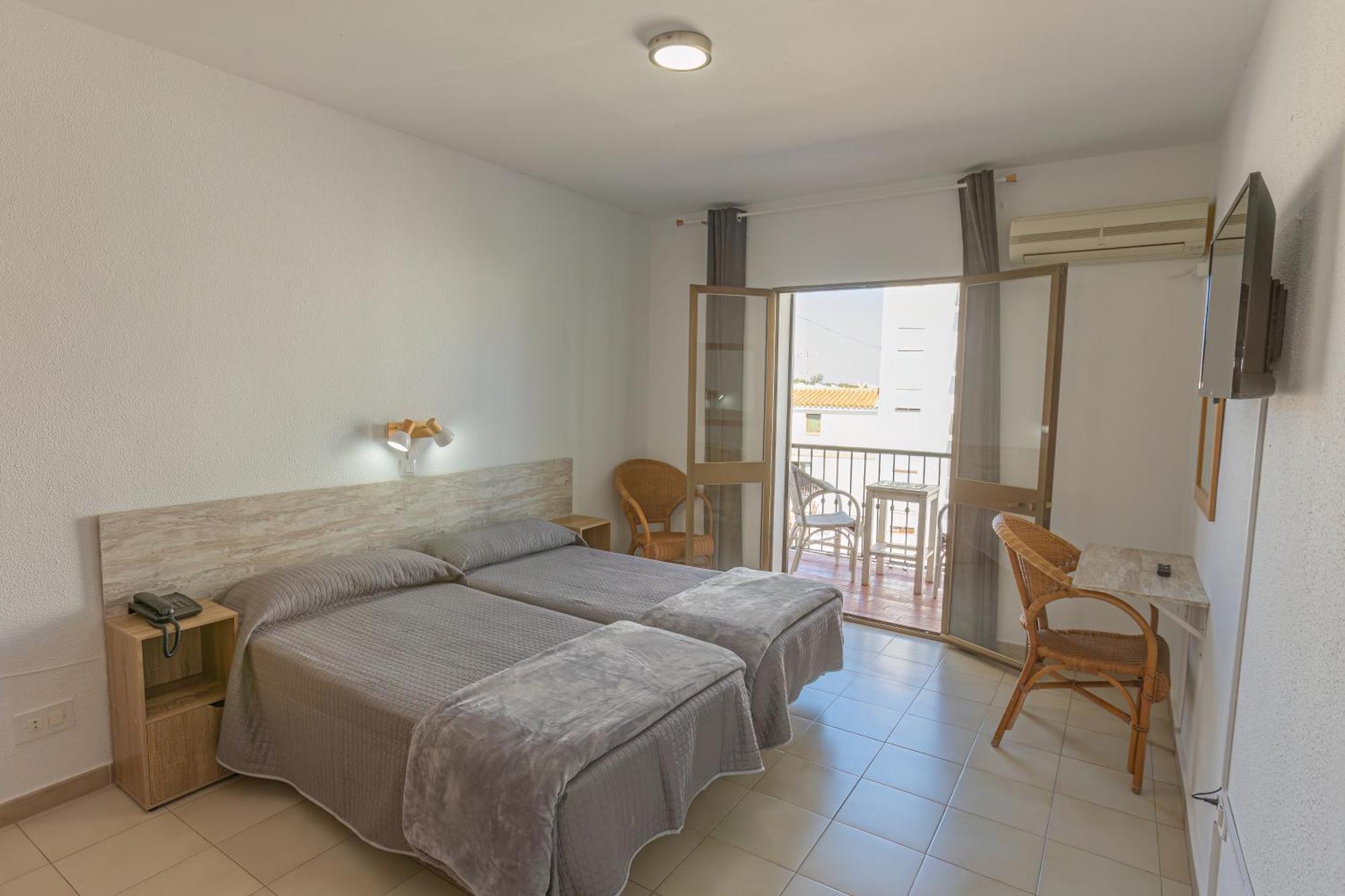 קוניל דה לה פרונטרה Hotel Tres Jotas Conil מראה חיצוני תמונה