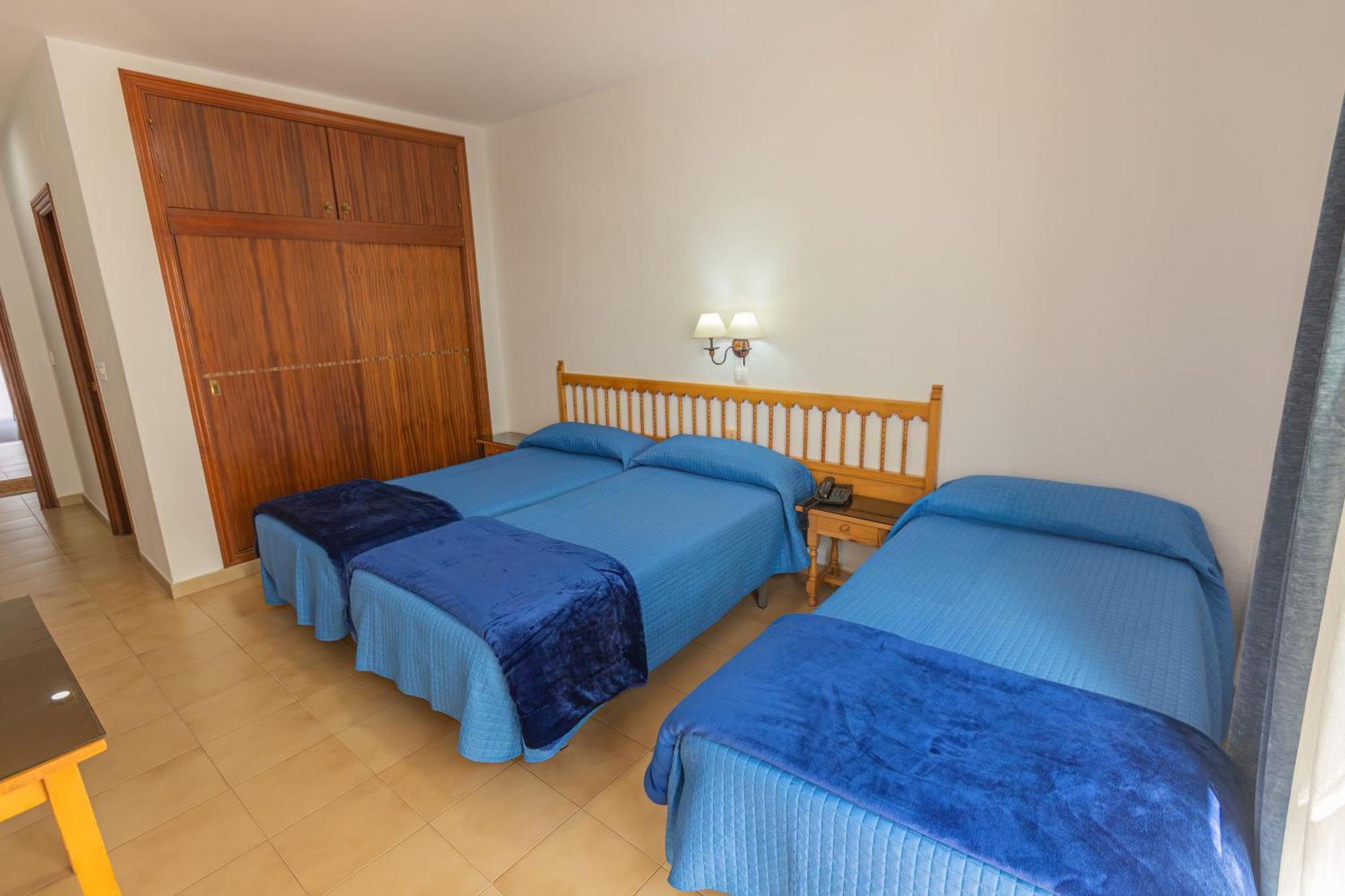 קוניל דה לה פרונטרה Hotel Tres Jotas Conil מראה חיצוני תמונה