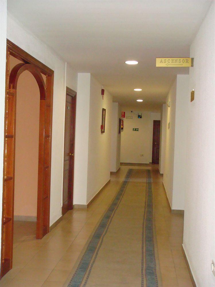 קוניל דה לה פרונטרה Hotel Tres Jotas Conil מראה חיצוני תמונה