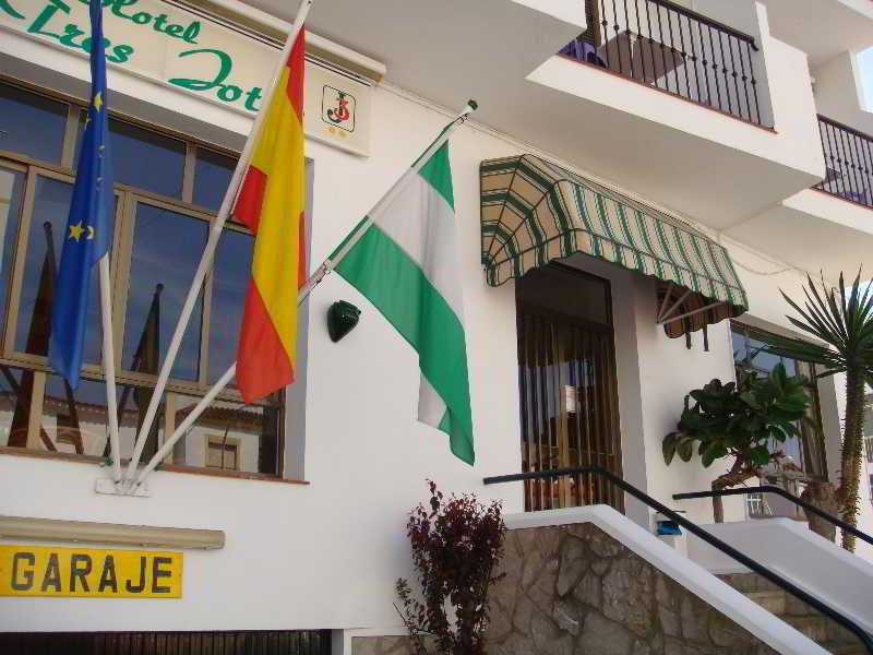 קוניל דה לה פרונטרה Hotel Tres Jotas Conil מראה חיצוני תמונה