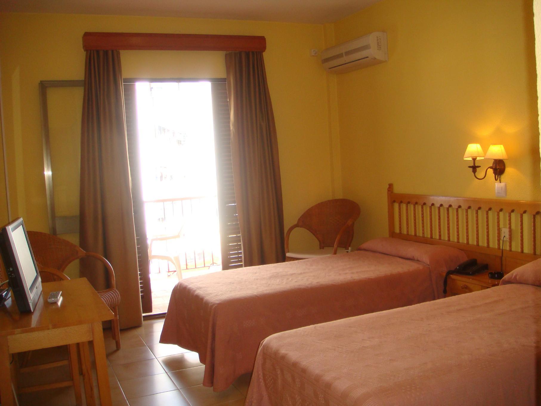 קוניל דה לה פרונטרה Hotel Tres Jotas Conil מראה חיצוני תמונה