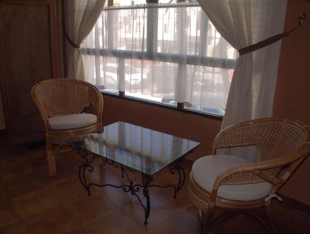 קוניל דה לה פרונטרה Hotel Tres Jotas Conil מראה חיצוני תמונה